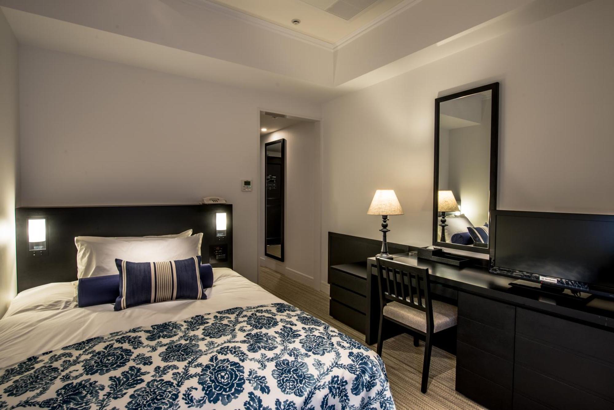 Hotel Monterey Okinawa Spa & Resort Onna Exterior photo A bedroom at the hotel