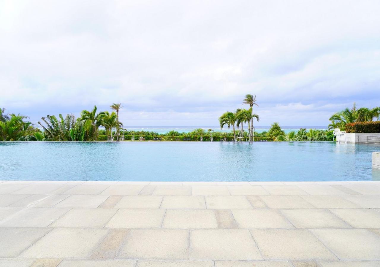 Hotel Monterey Okinawa Spa & Resort Onna Exterior photo Infinity pool at the Ritz-Carlton, Cancun