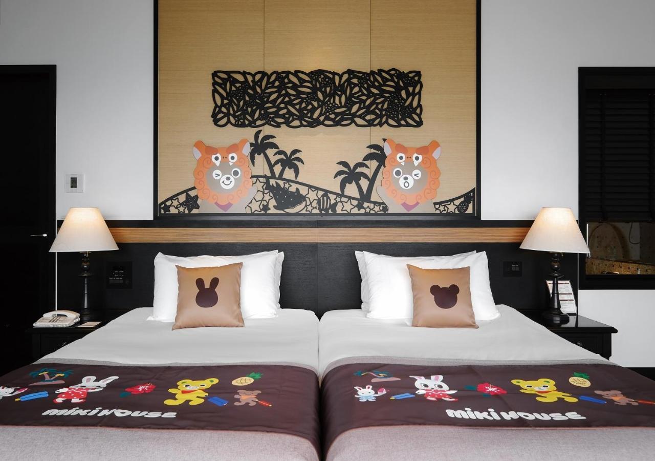 Hotel Monterey Okinawa Spa & Resort Onna Exterior photo A room at the hotel