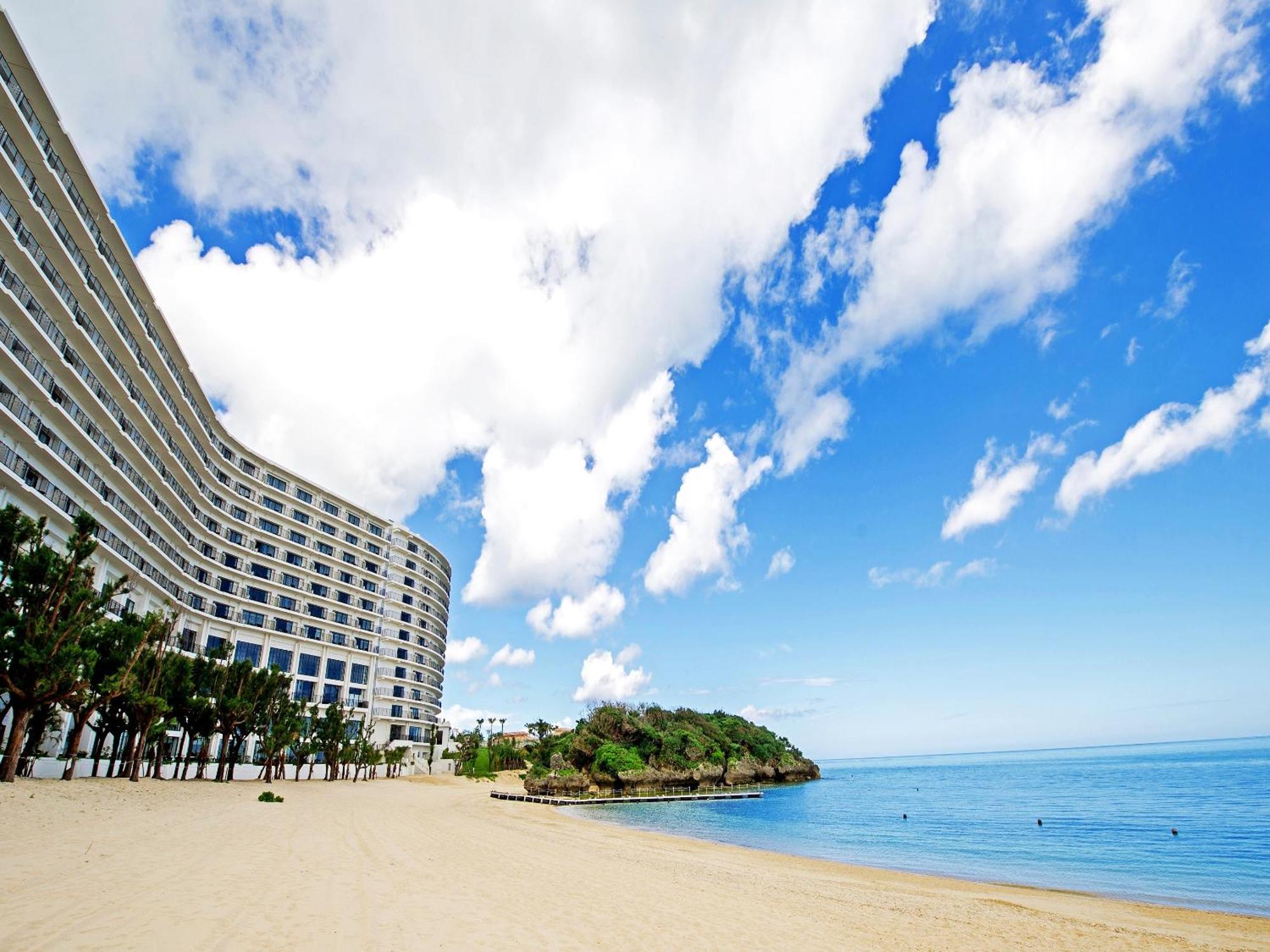 Hotel Monterey Okinawa Spa & Resort Onna Exterior photo Beach in Izu