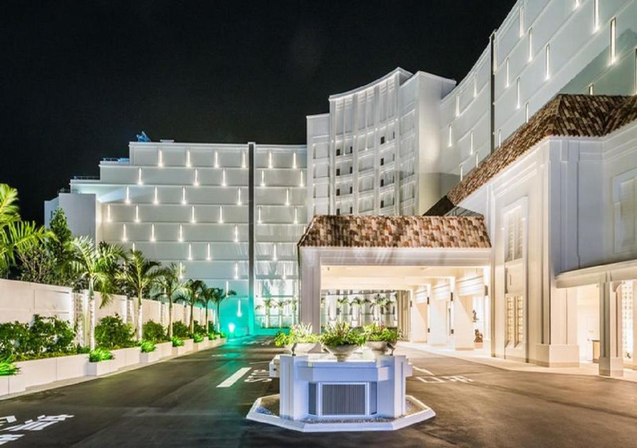 Hotel Monterey Okinawa Spa & Resort Onna Exterior photo The hotel's entrance