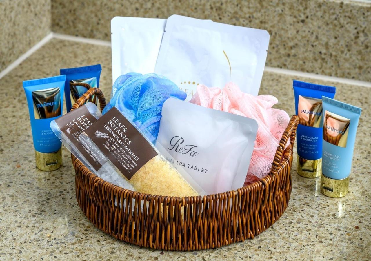 Hotel Monterey Okinawa Spa & Resort Onna Exterior photo A selection of toiletries